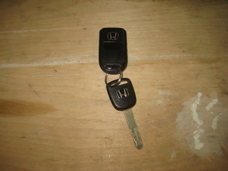 Honda-Odyssey-Key-Fob-Battery-Replacement-Guide-002