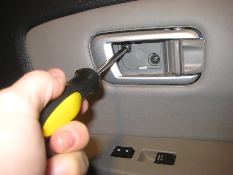 2009-2015-Honda-Pilot-Plastic-Interior-Door-Panel-Removal-Speaker-Upgrade-Guide-049