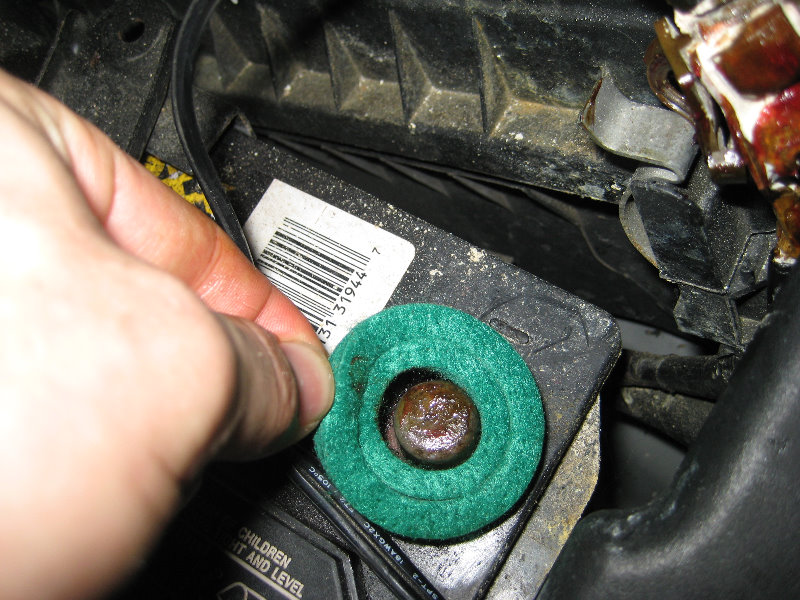 How-To-Clean-and-Stop-Car-Battery-Terminal-Corrosion-012
