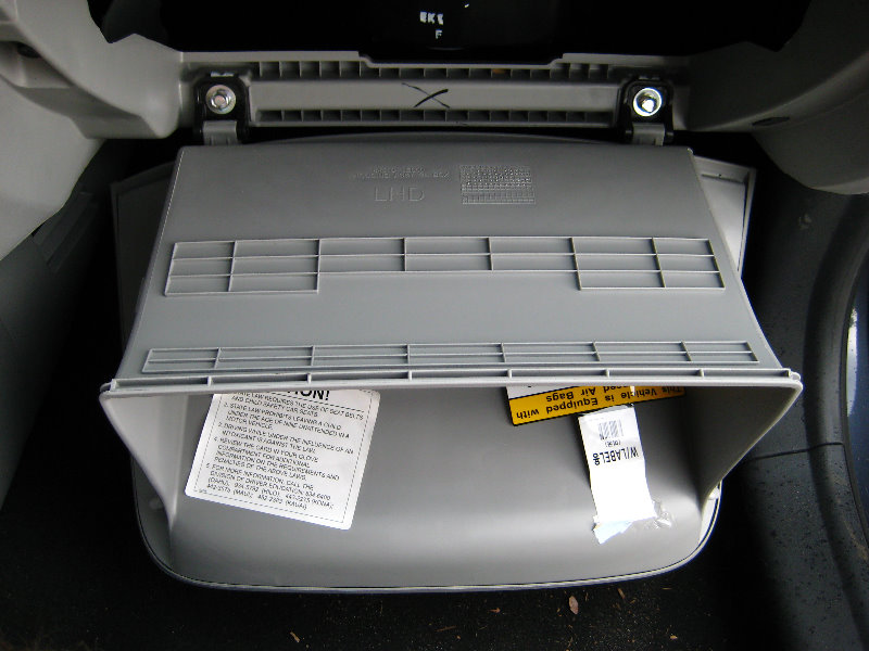 Hyundai-Accent-Cabin-Air-Filter-Replacement-Guide-010