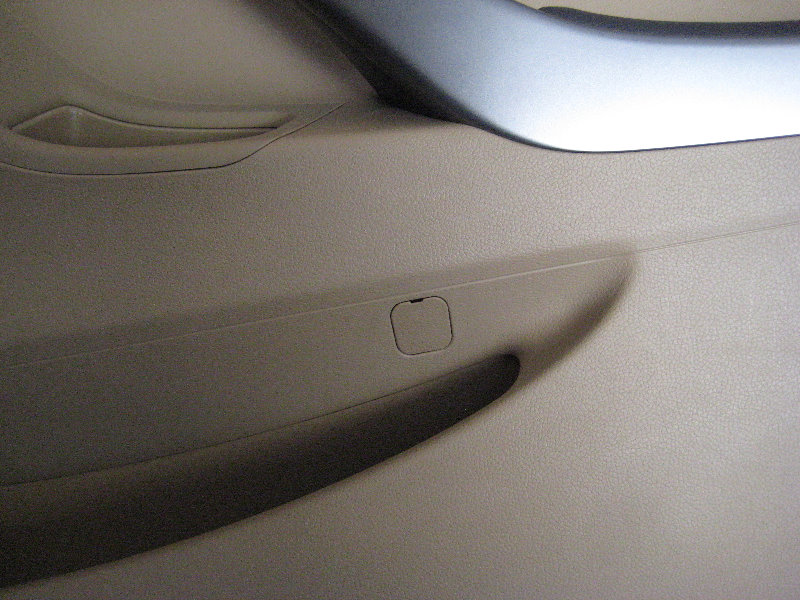 Hyundai-Elantra-Door-Panel-Removal-Speaker-Replacement-Guide-005