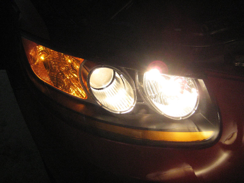 Hyundai-Santa-Fe-Headlight-Bulbs-Replacement-Guide-033