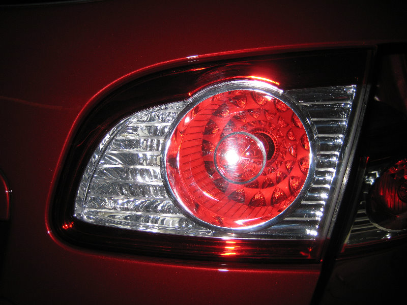 Hyundai-Santa-Fe-Tail-Light-Bulbs-Replacement-Guide-023