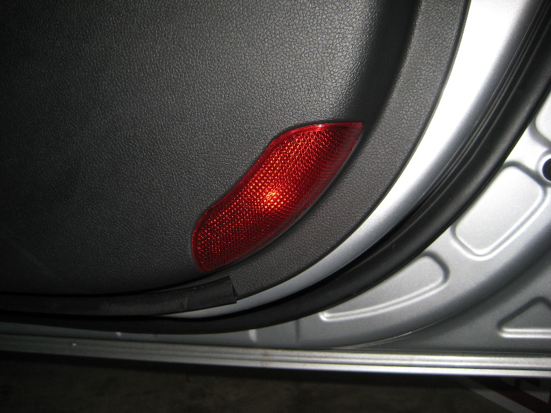Hyundai-Sonata-Door-Courtesy-Step-Light-Bulb-Replacement-Guide-001