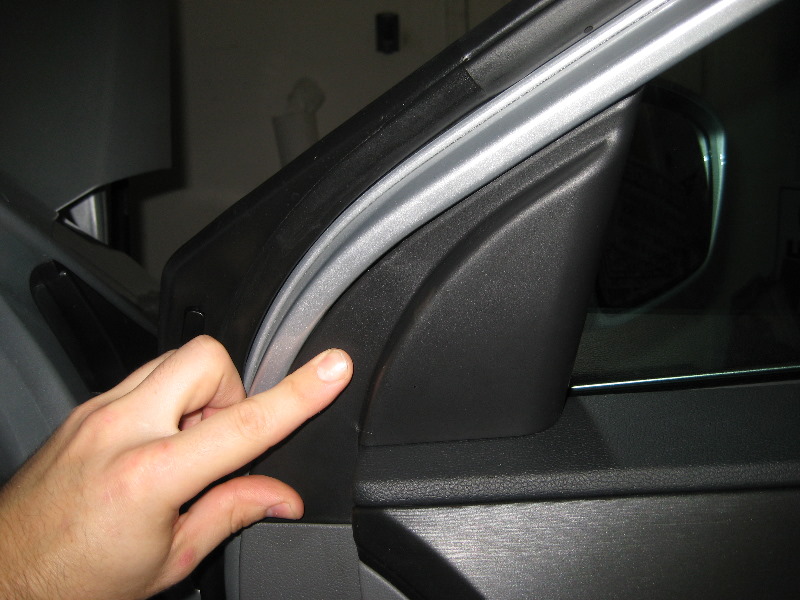 Hyundai-Sonata-Front-Door-Panel-Removal-Guide-041
