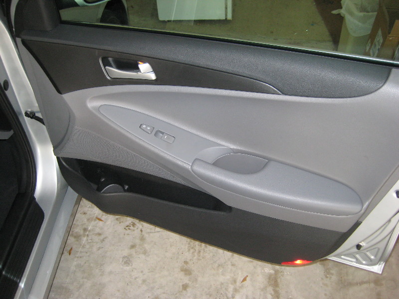 Hyundai-Sonata-Front-Door-Panel-Removal-Guide-045