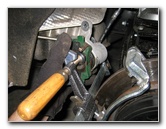 Hyundai-Sonata-Rear-Brake-Pads-Replacement-Guide-017