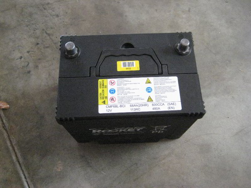 Hyundai-Tucson-12V-Automotive-Battery-Replacement-Guide-014