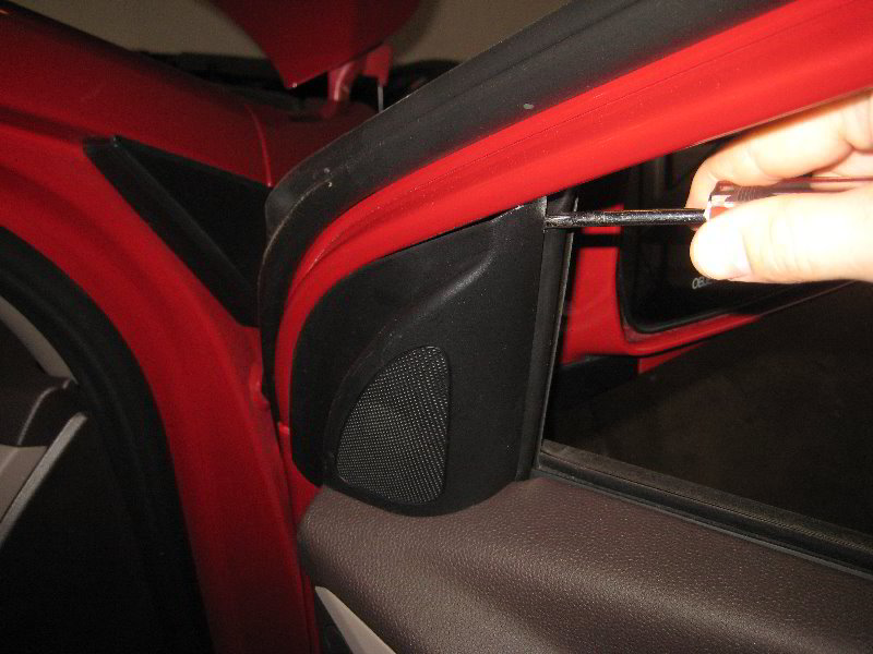 Hyundai-Tucson-Interior-Door-Panel-Removal-Guide-007