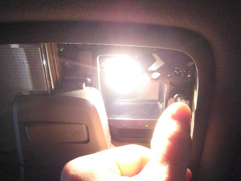 Hyundai-Tucson-Map-Light-Bulbs-Replacement-Guide-009