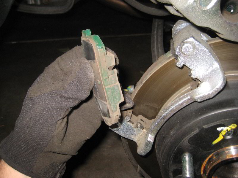 Hyundai-Tucson-Rear-Disc-Brake-Pads-Replacement-Guide-015