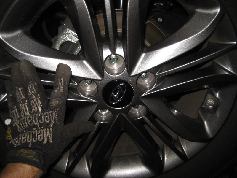 Hyundai-Tucson-Rear-Disc-Brake-Pads-Replacement-Guide-032