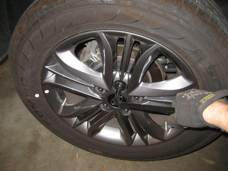 Hyundai-Tucson-Rear-Disc-Brake-Pads-Replacement-Guide-036