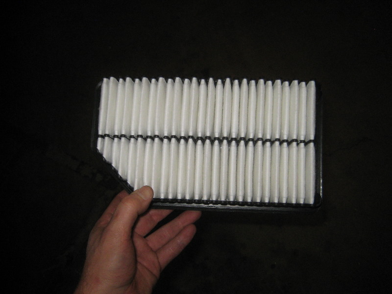 Hyundai-Veloster-Engine-Air-Filter-Replacement-Guide-011