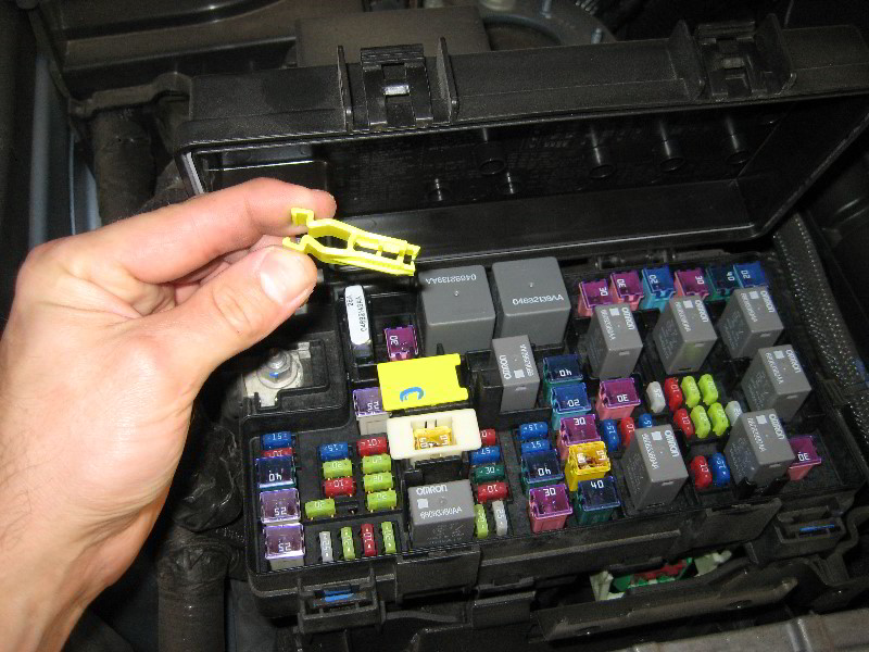 Jeep-Grand-Cherokee-Electrical-Fuse-Replacement-Guide-006
