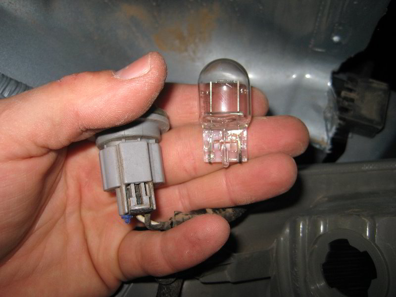 Jeep-Grand-Cherokee-Tail-Light-Bulbs-Replacement-Guide-017