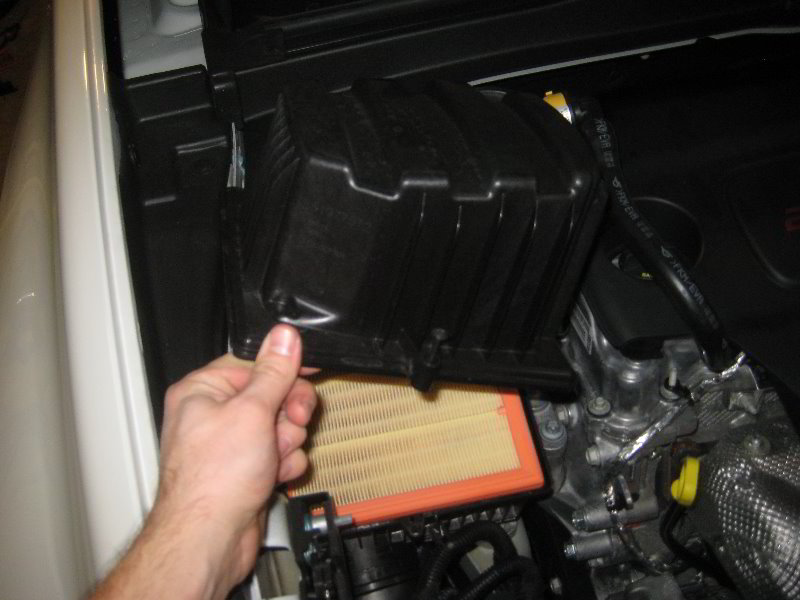 Jeep-Renegade-Engine-Air-Filter-Replacement-Guide-005