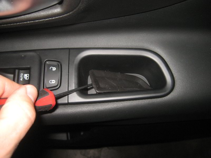 Jeep-Renegade-Interior-Door-Panel-Removal-Speaker-Replacement-Guide-005
