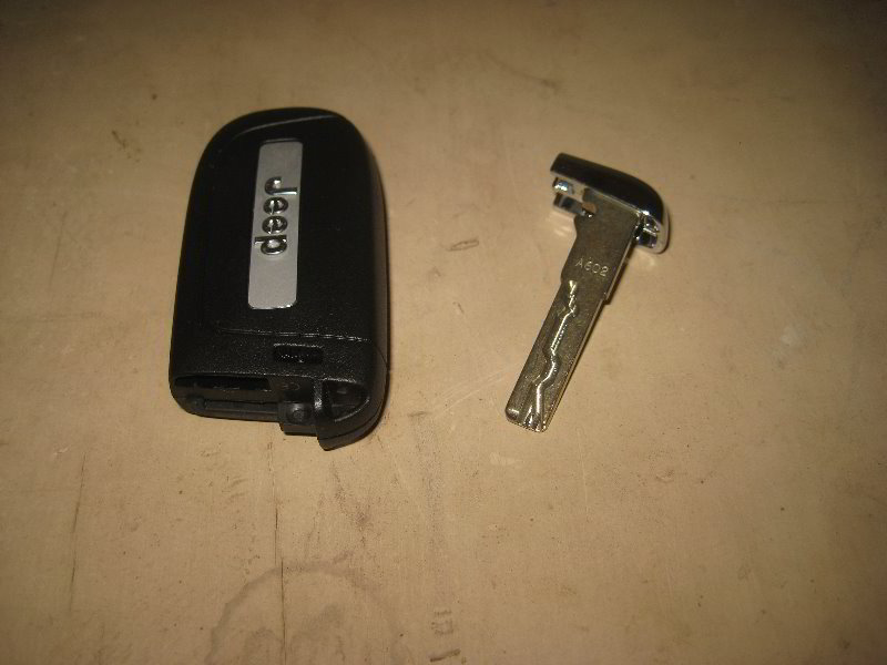 Jeep-Renegade-Key-Fob-Battery-Replacement-Guide-005