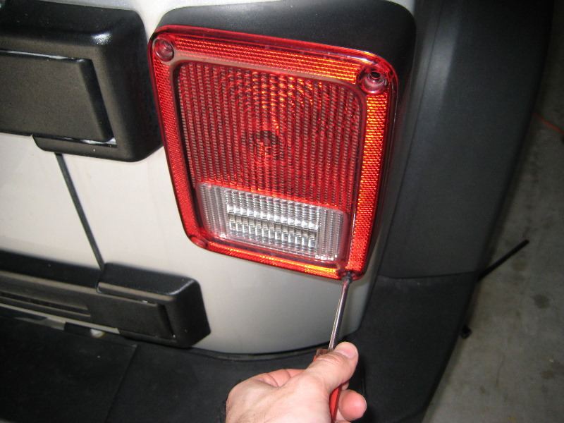 Jeep-Wrangler-Tail-Light-Bulbs-Replacement-Guide-003