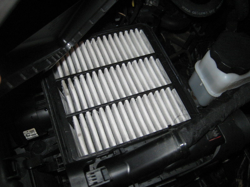 Kia-Forte-Engine-Air-Filter-Replacement-Guide-012