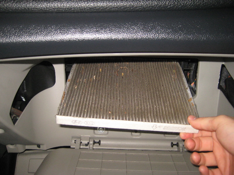 Kia-Forte-Cabin-Air-Filter-Replacement-Guide-019