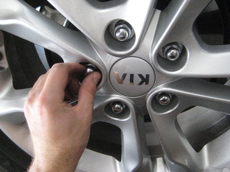 Kia-Optima-Rear-Disc-Brake-Pads-Replacement-Guide-004