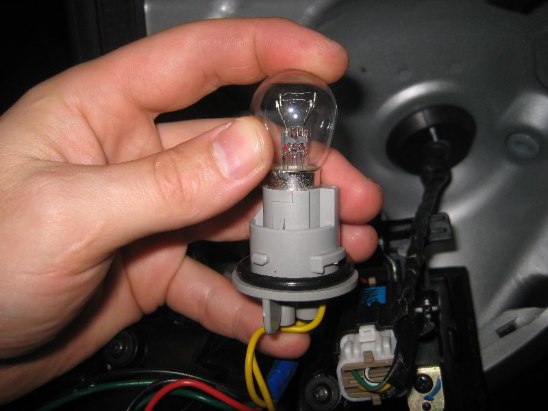 Kia-Sedona-Tail-Light-Bulbs-Replacement-Guide-017