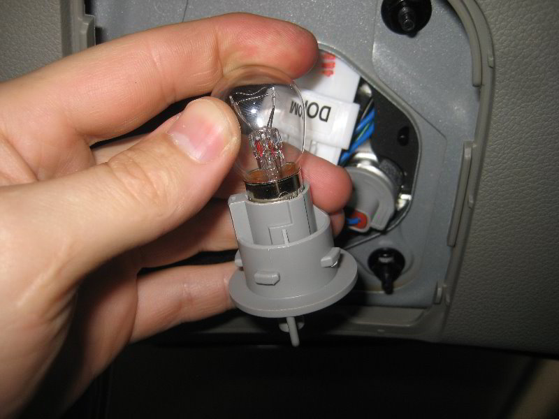 Kia-Sedona-Tail-Light-Bulbs-Replacement-Guide-047