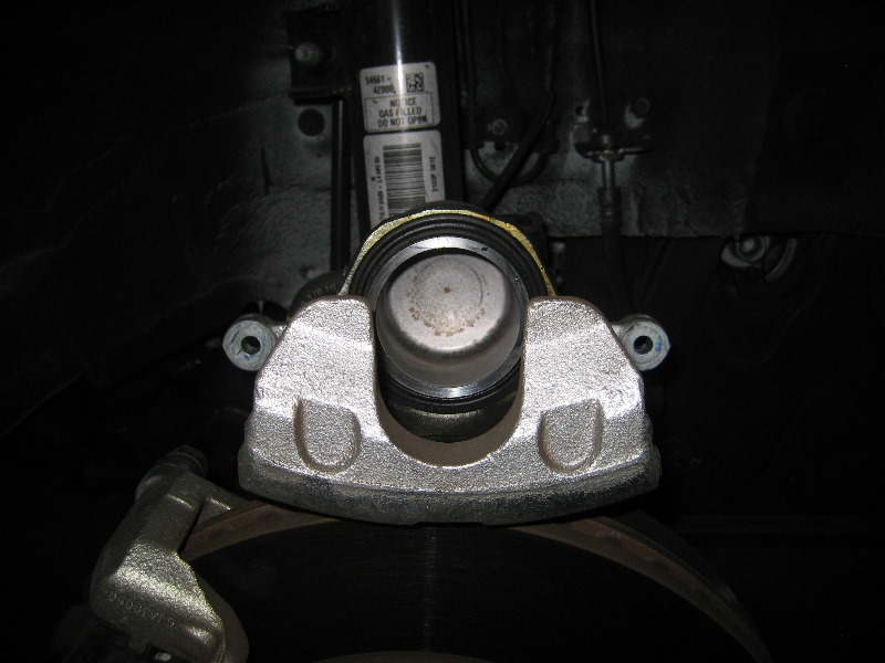 Kia-Sorento-Front-Brake-Pads-Replacement-Guide-013