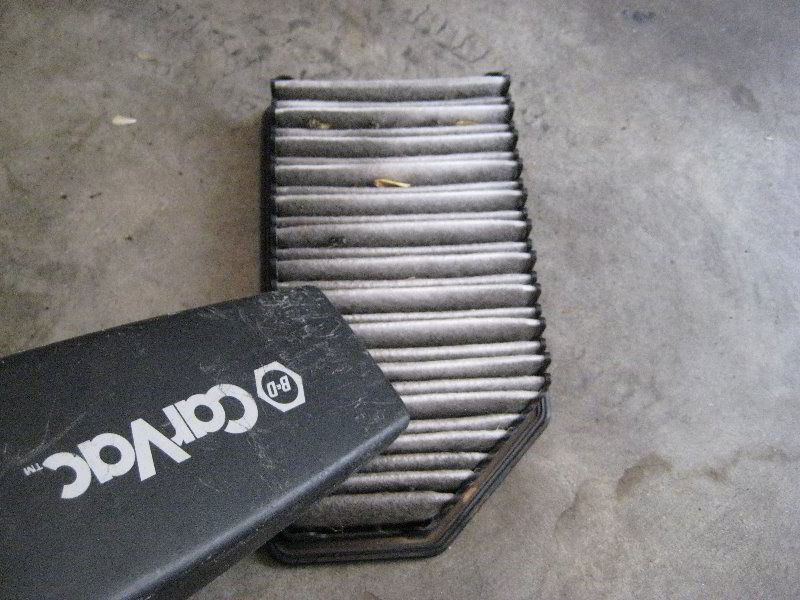 Kia-Soul-Engine-Air-Filter-Replacement-Guide-008