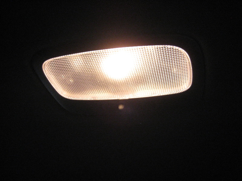 Kia-Sportage-Dome-Light-Bulb-Replacement-Guide-015