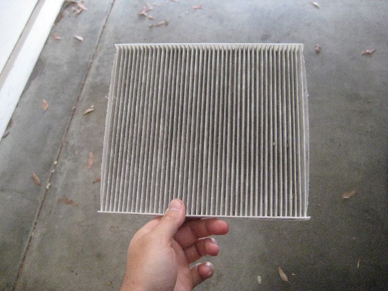Kia-Sportage-Cabin-Air-Filter-Replacement-Guide-018