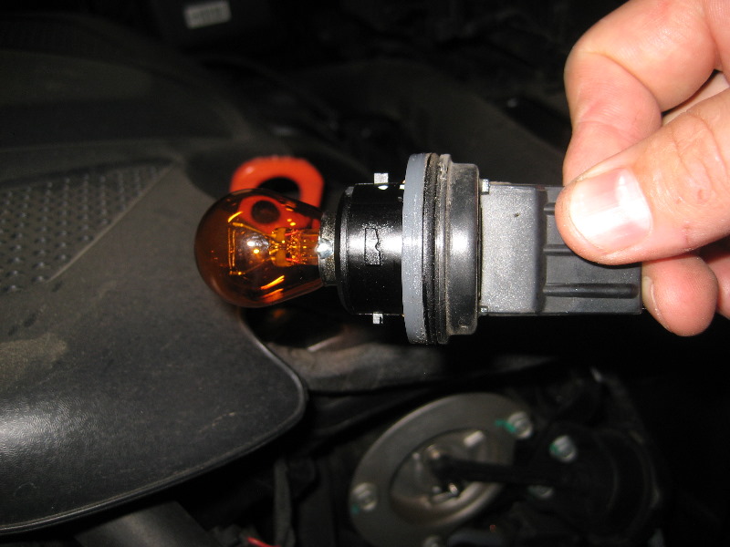 Kia-Sportage-Headlight-Bulbs-Replacement-Guide-028