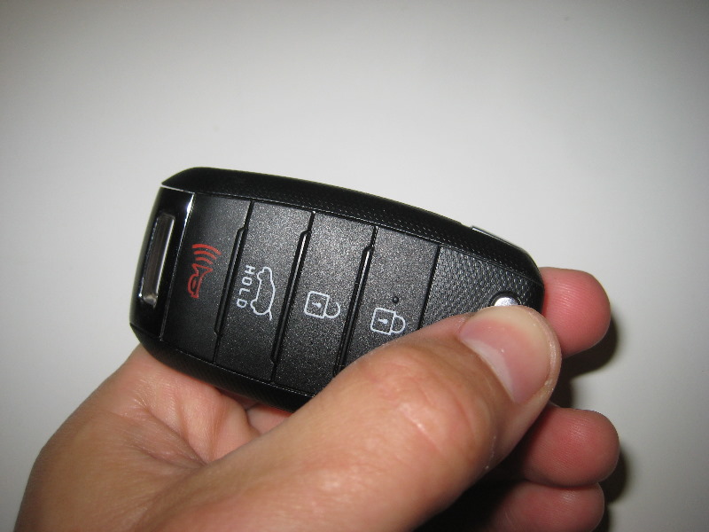 Kia-Sportage-Key-Fob-Battery-Replacement-Guide-003