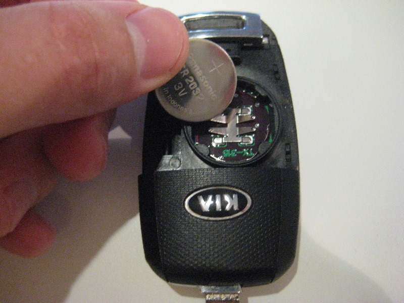 Kia-Sportage-Key-Fob-Battery-Replacement-Guide-012