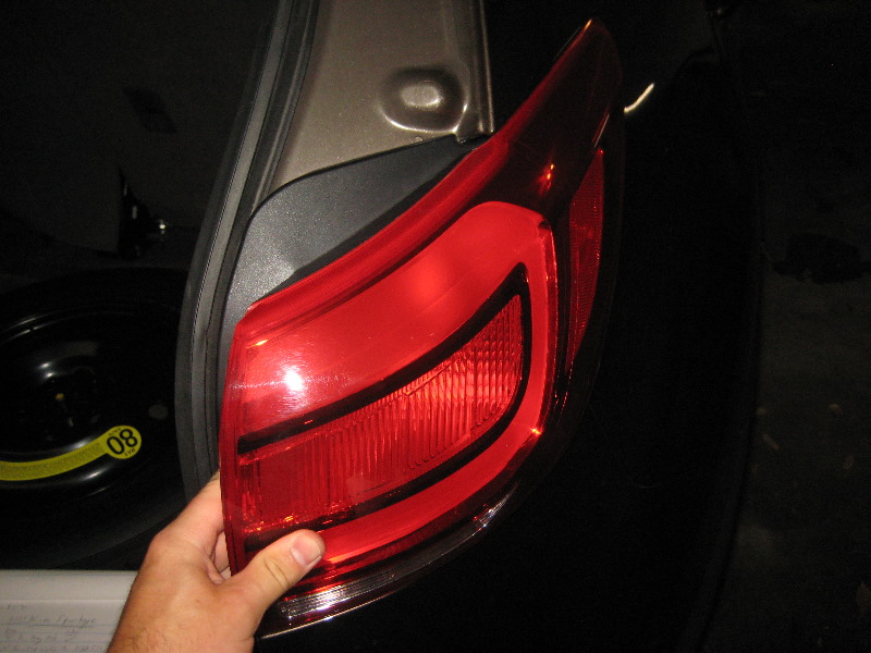 Kia-Sportage-Tail-Light-Bulbs-Replacement-Guide-024