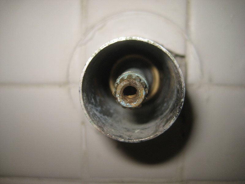 Leaking-Shower-Tub-Faucet-Valve-Stem-Replacement-Guide-018