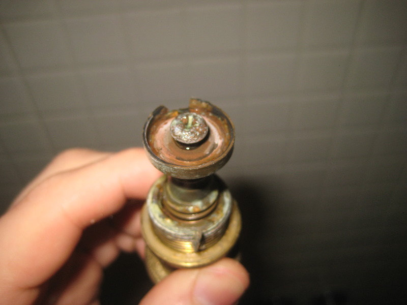 Leaking-Shower-Tub-Faucet-Valve-Stem-Replacement-Guide-028