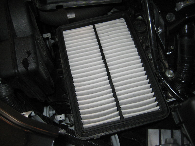 Mazda-CX-5-Engine-Air-Filter-Replacement-Guide-012