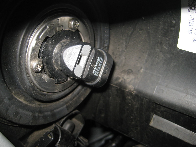 Mazda-CX-5-Headlight-Bulbs-Replacement-Guide-015
