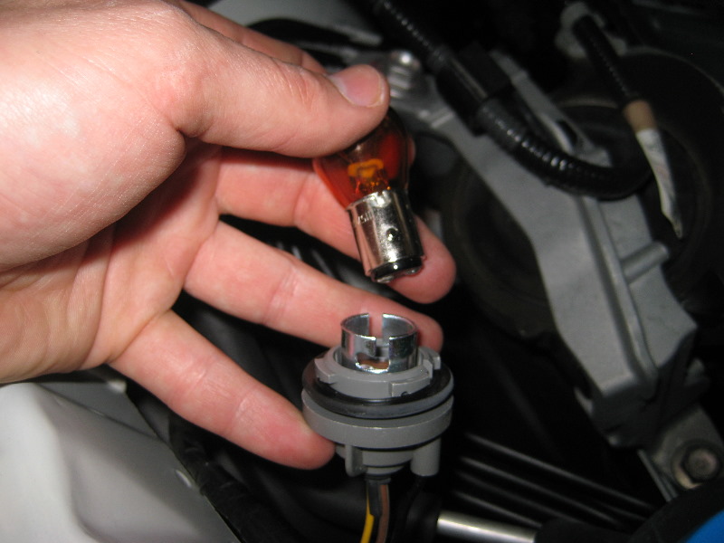 Mazda-CX-5-Headlight-Bulbs-Replacement-Guide-026