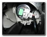 Mazda-CX-9-Headlight-Bulbs-Replacement-Guide-027