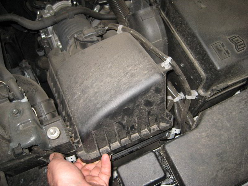 Mazda-Mazda3-Engine-Air-Filter-Cleaning-Replacement-Guide-005