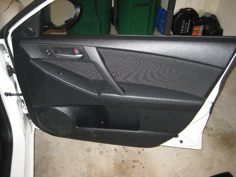 Mazda-Mazda3-Interior-Door-Panel-Removal-Guide-054