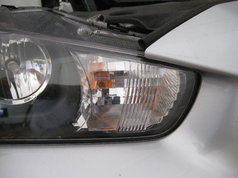 Mitsubishi-Lancer-Headlight-Bulbs-Replacement-Guide-021