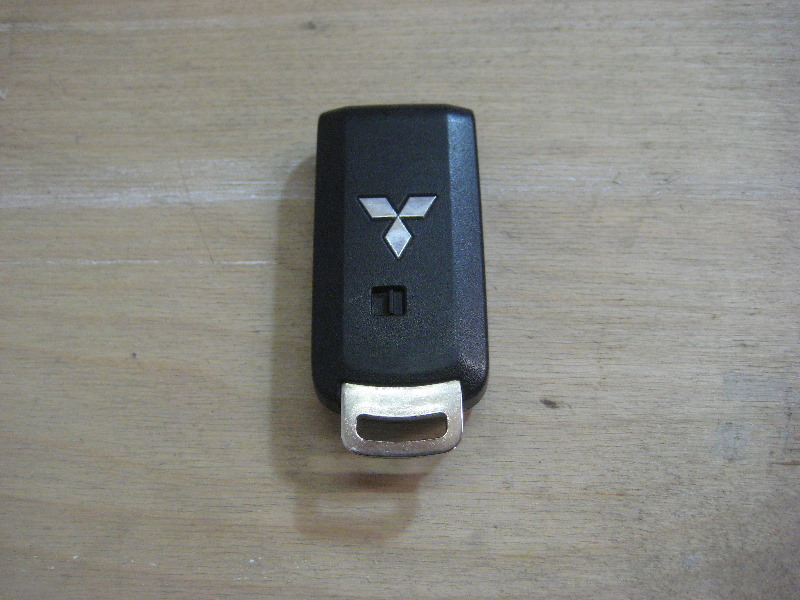2011-2017-Mitsubishi-Outlander-Sport-Key-Fob-Battery-Replacement-Guide-002