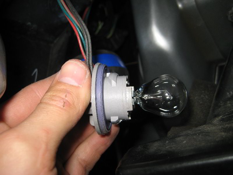 Nissan-Armada-Headlight-Bulbs-Replacement-Guide-031