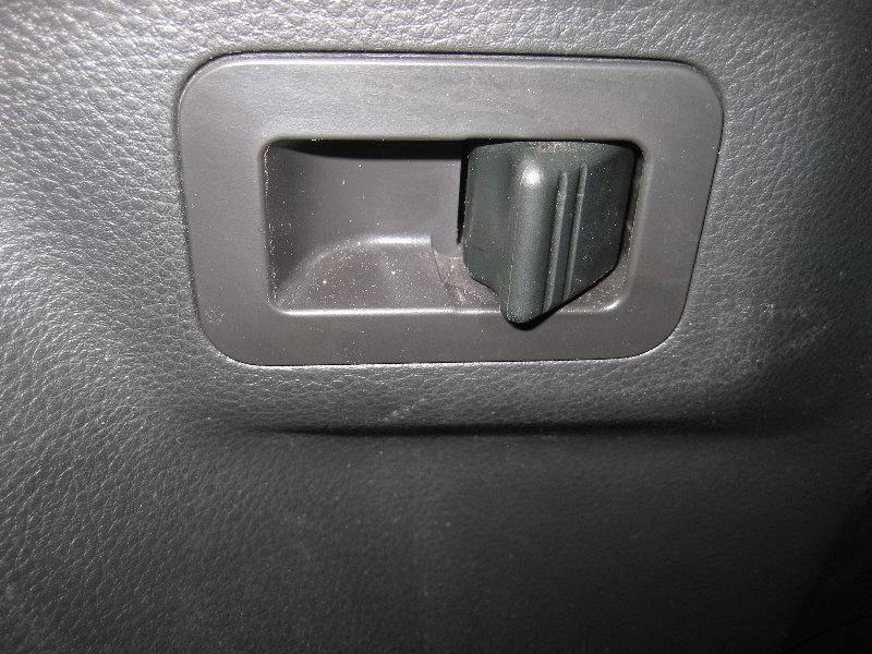 Nissan-Armada-Interior-Door-Panel-Removal-Guide-022