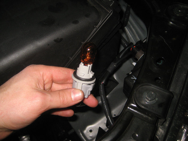 Nissan-Frontier-Headlight-Bulbs-Replacement-Guide-023